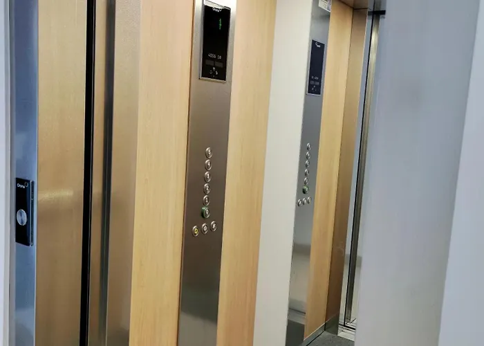 Eva's Apartment Split